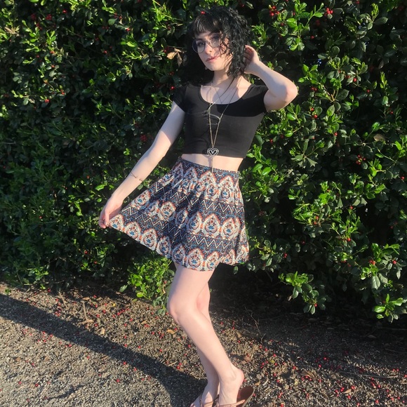 Fun and flirty skirt - Picture 2 of 2